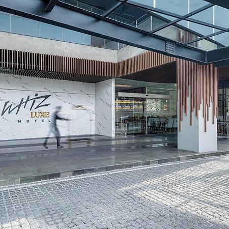 Whiz Luxe Hotel Spazio Surabaya Dış mekan fotoğraf