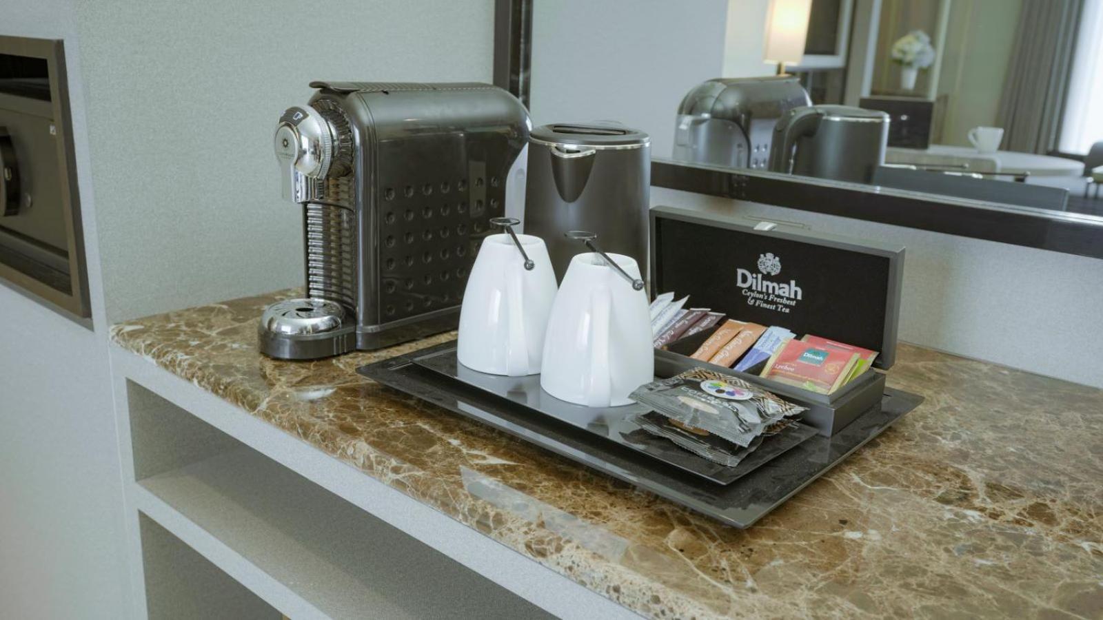 Whiz Luxe Hotel Spazio Surabaya Dış mekan fotoğraf