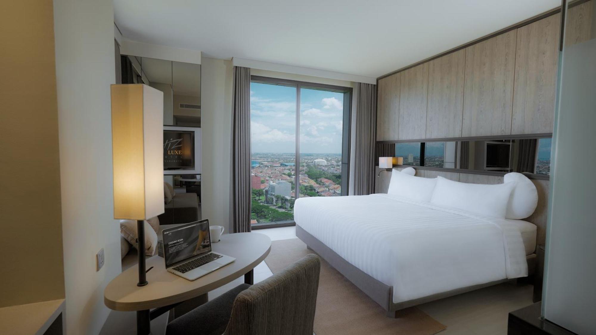 Whiz Luxe Hotel Spazio Surabaya Dış mekan fotoğraf