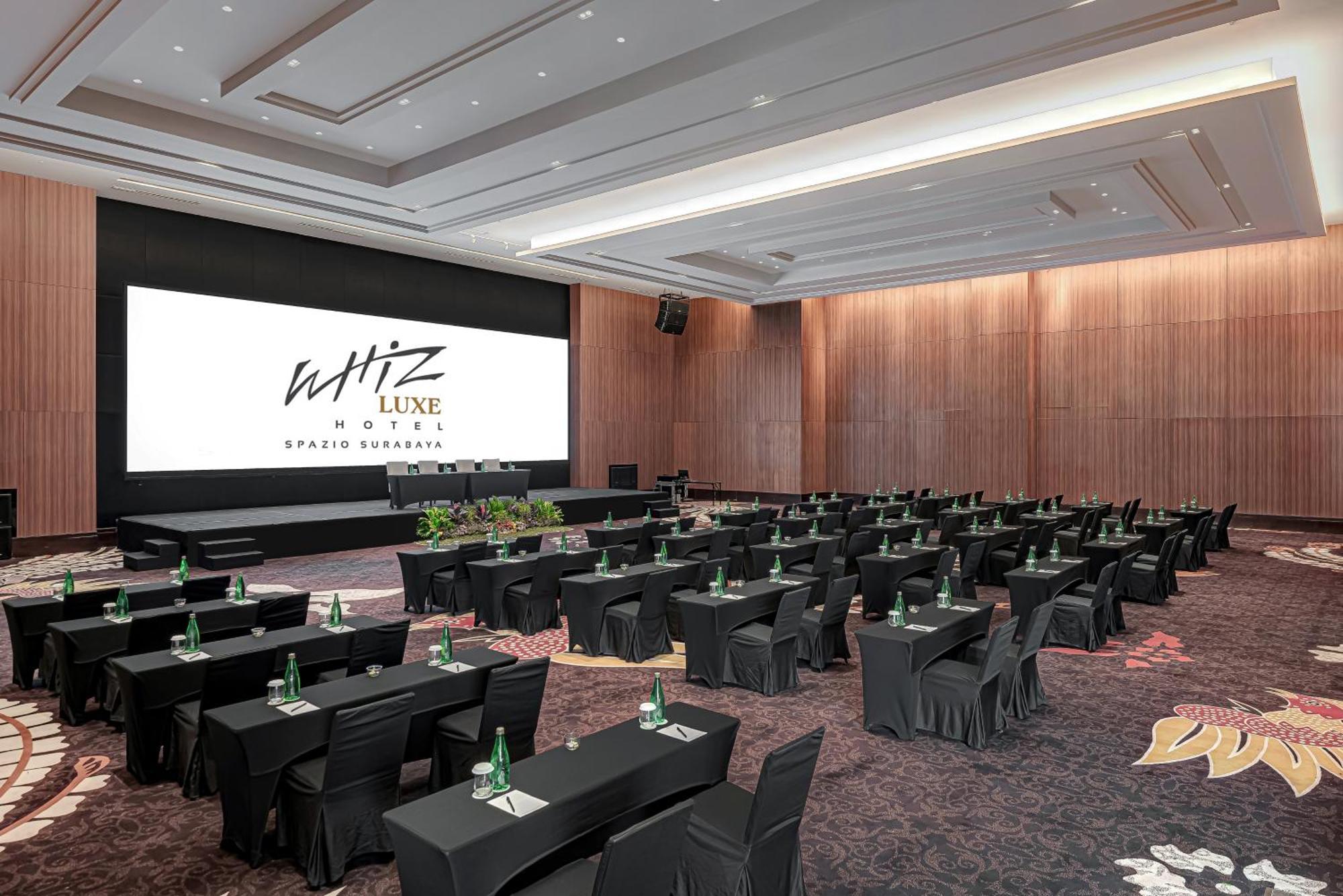 Whiz Luxe Hotel Spazio Surabaya Dış mekan fotoğraf
