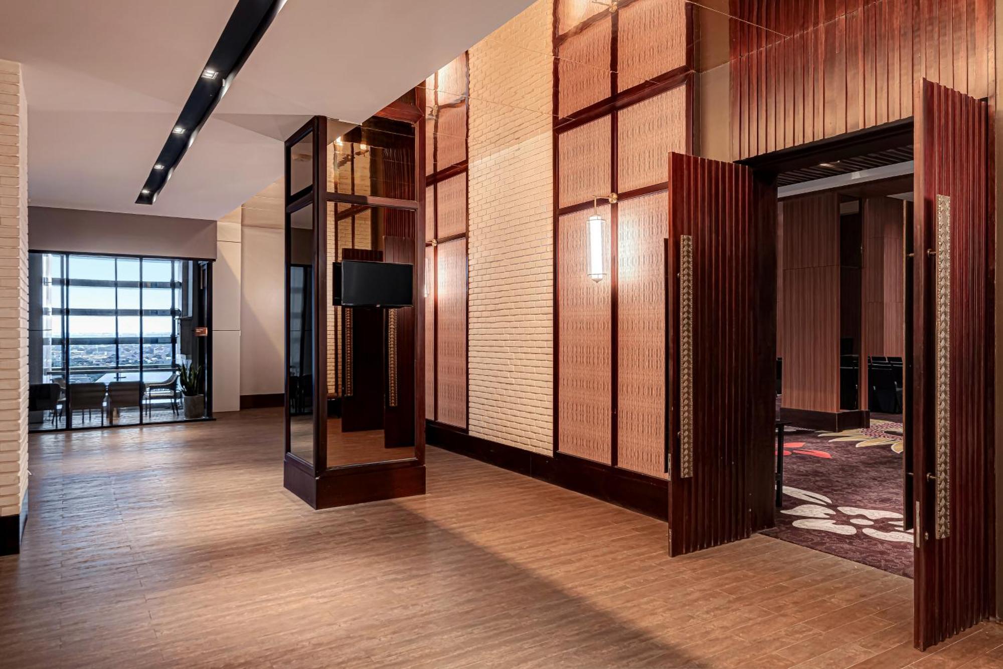 Whiz Luxe Hotel Spazio Surabaya Dış mekan fotoğraf