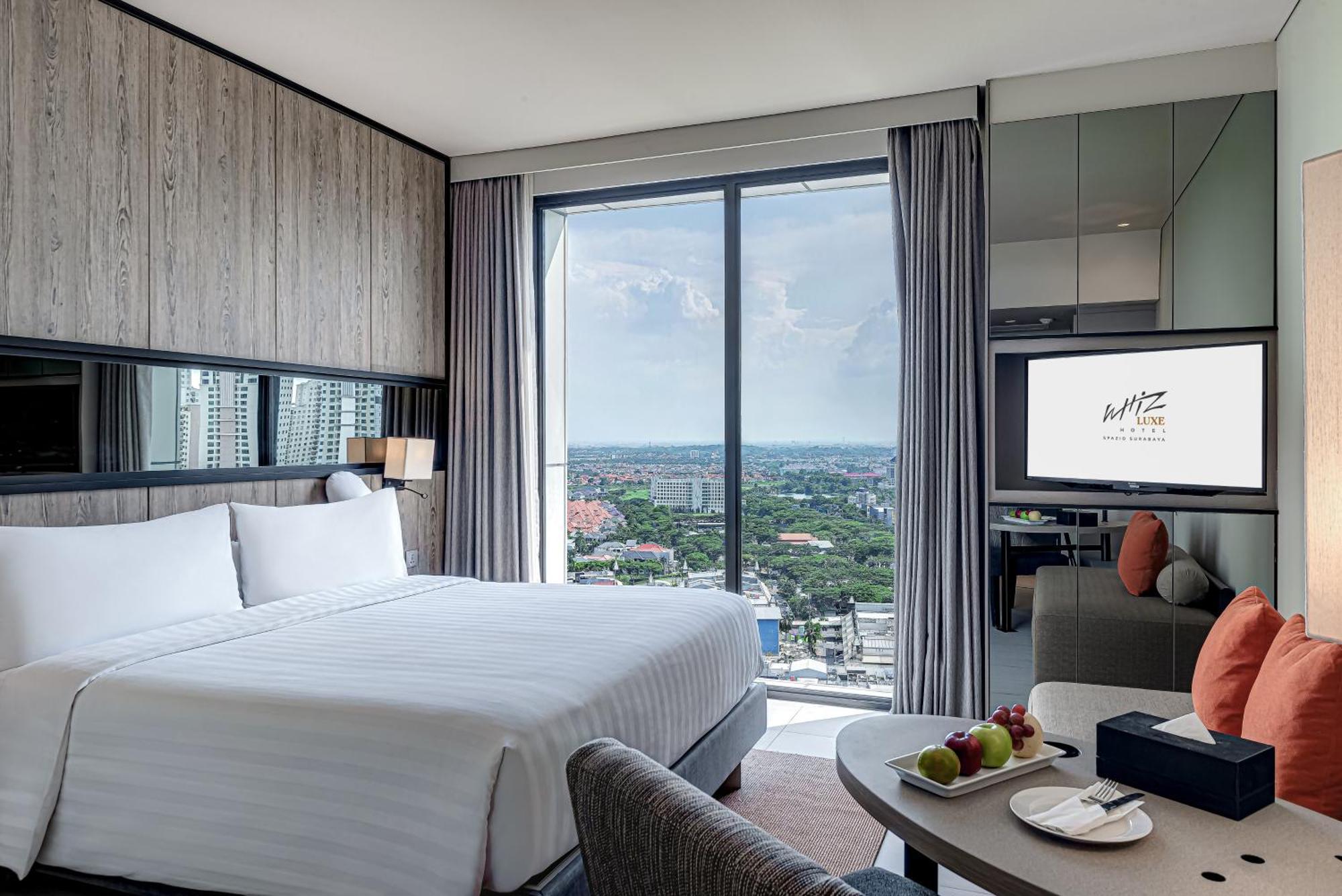 Whiz Luxe Hotel Spazio Surabaya Dış mekan fotoğraf