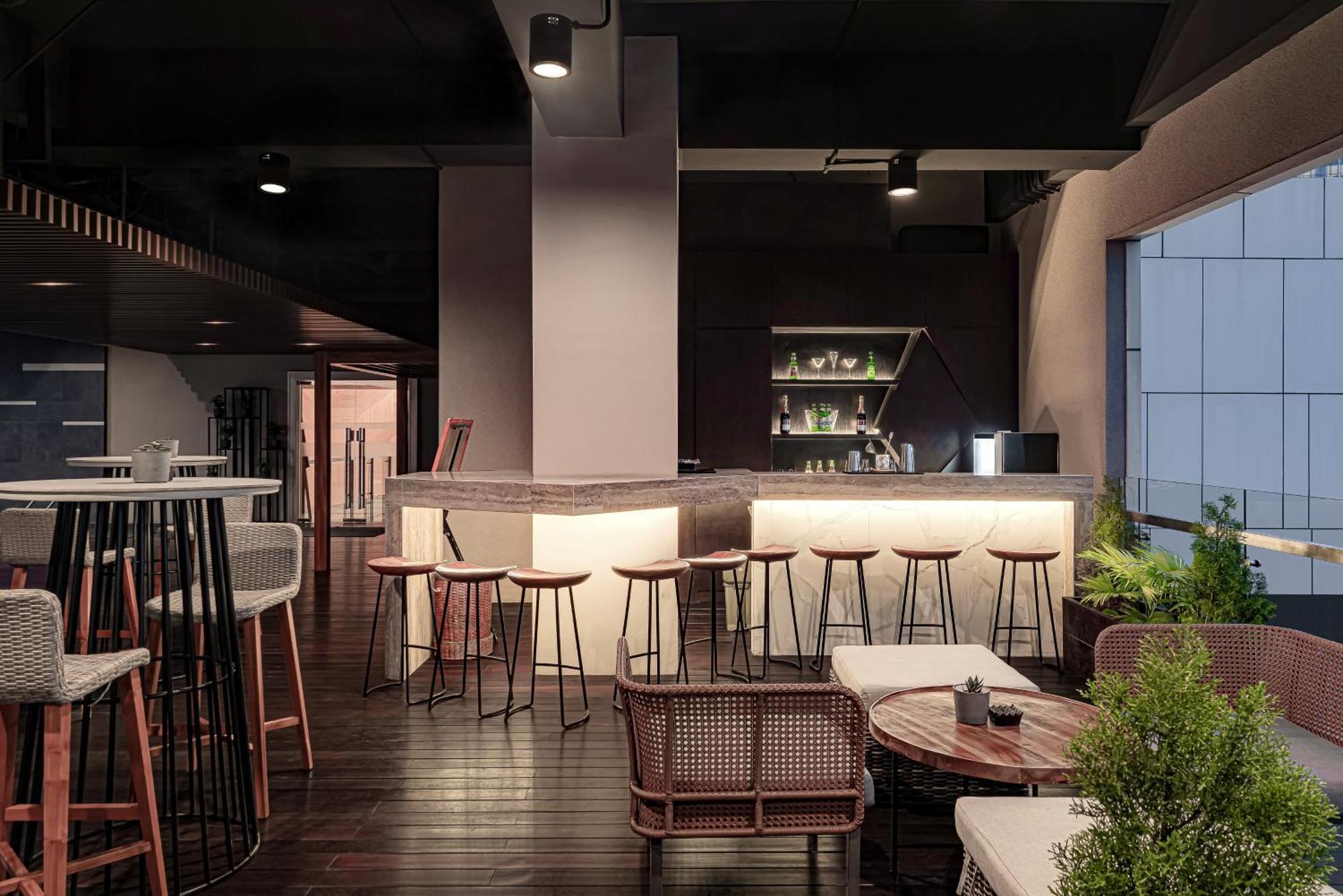 Whiz Luxe Hotel Spazio Surabaya Dış mekan fotoğraf