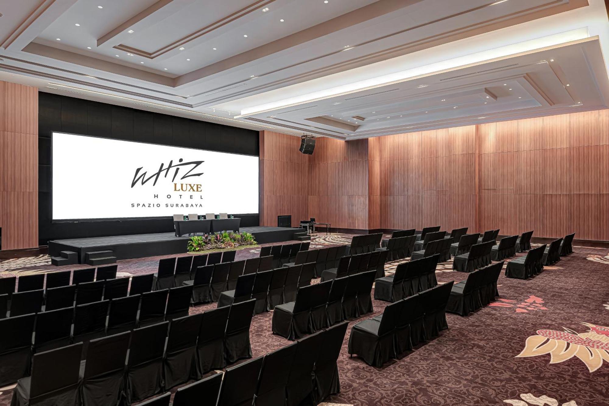 Whiz Luxe Hotel Spazio Surabaya Dış mekan fotoğraf