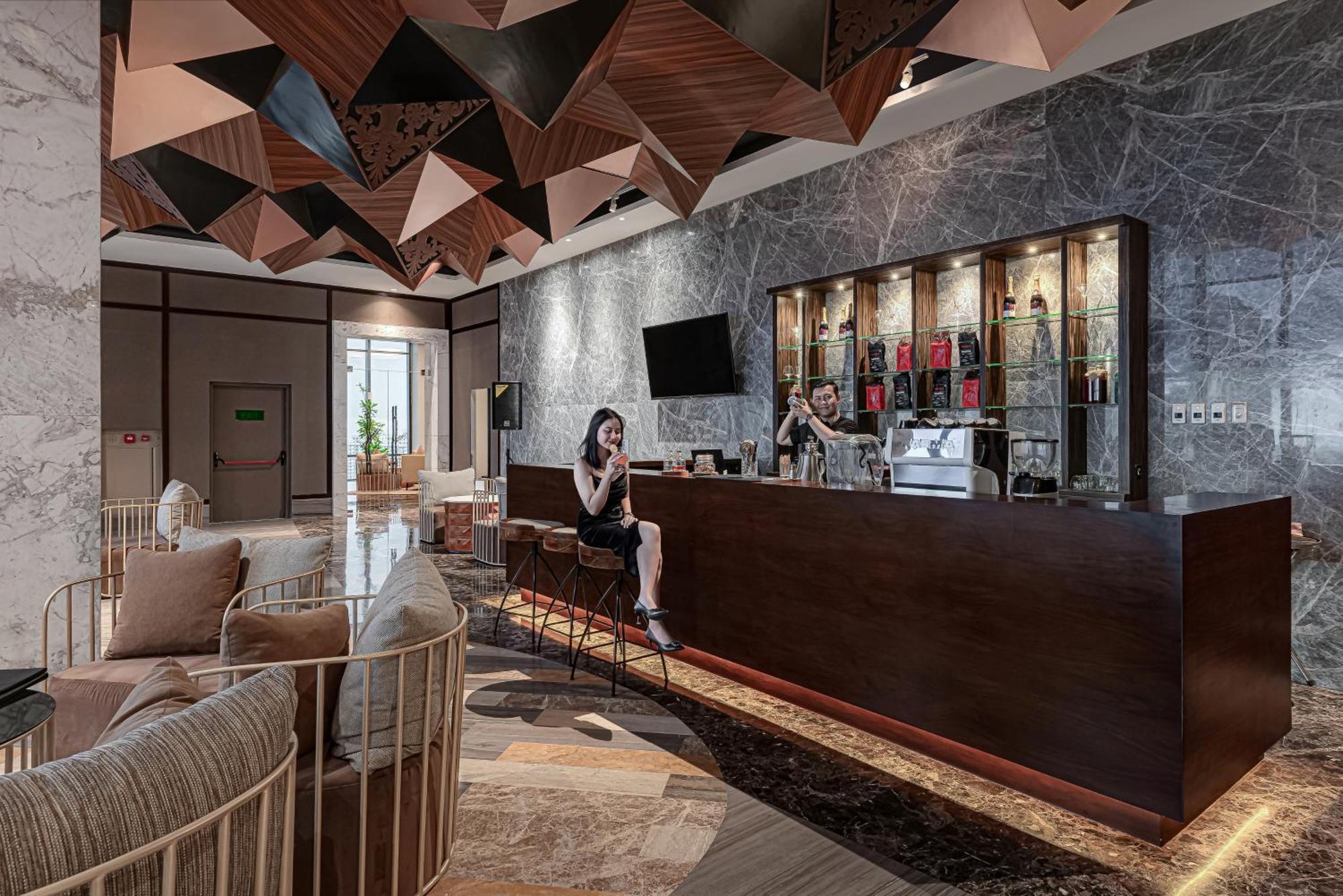 Whiz Luxe Hotel Spazio Surabaya Dış mekan fotoğraf