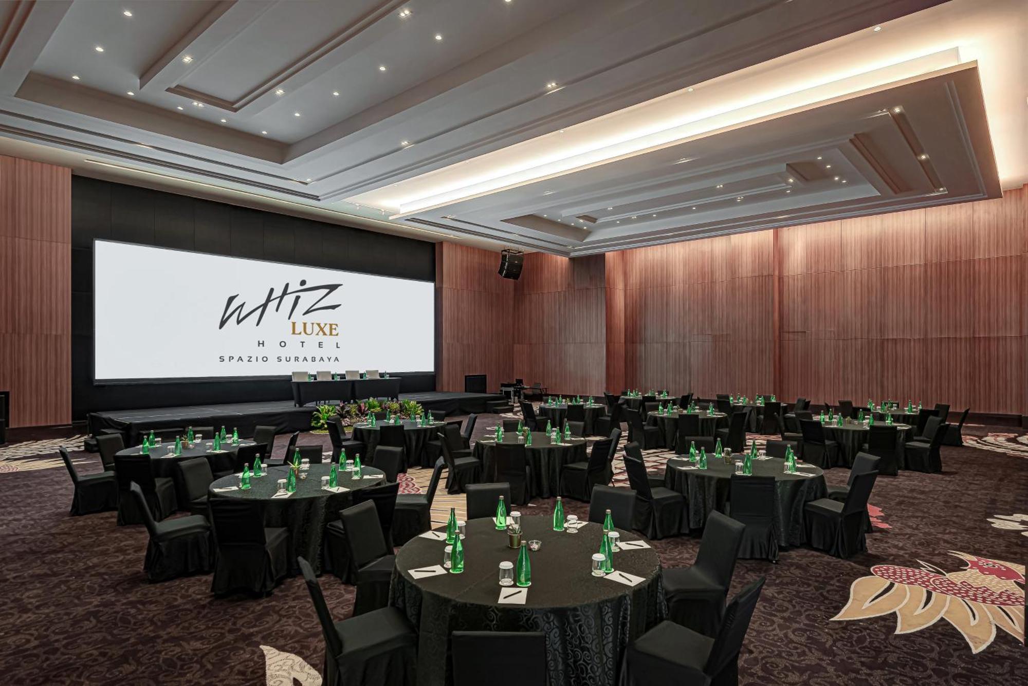 Whiz Luxe Hotel Spazio Surabaya Dış mekan fotoğraf
