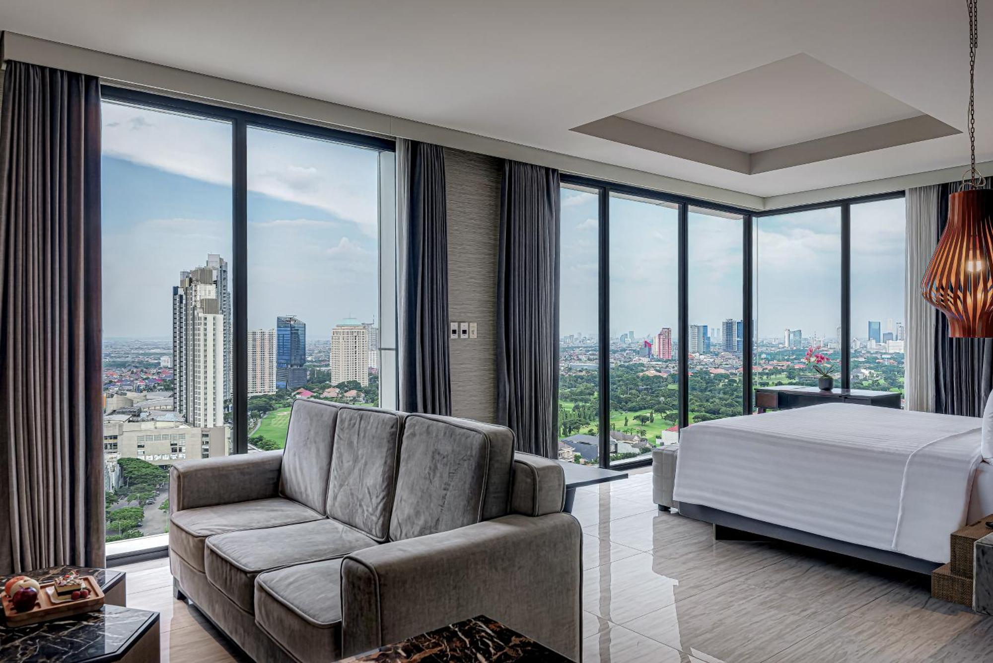 Whiz Luxe Hotel Spazio Surabaya Dış mekan fotoğraf