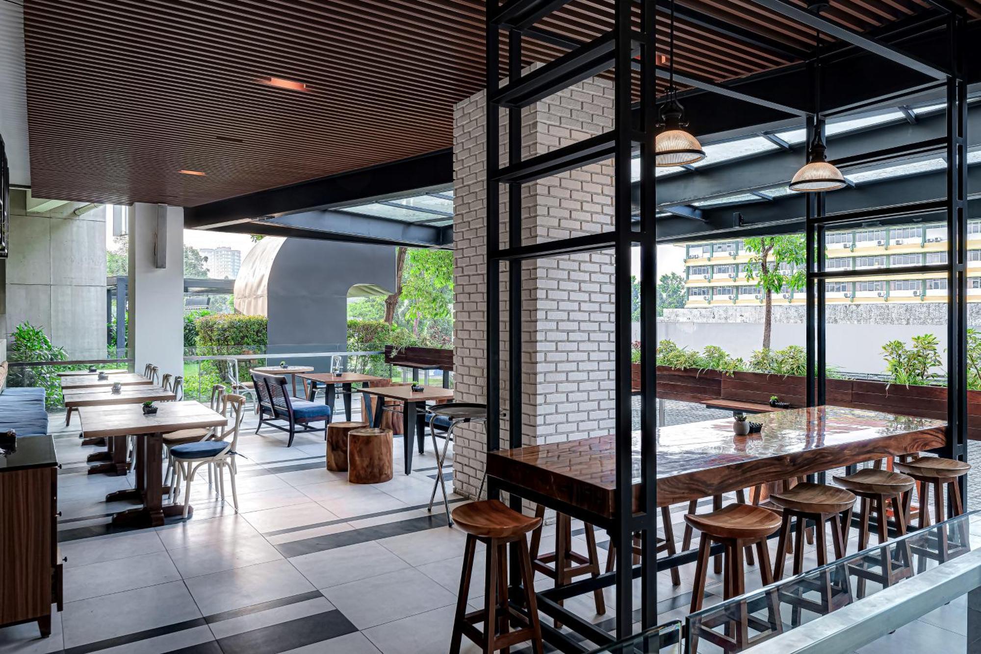 Whiz Luxe Hotel Spazio Surabaya Dış mekan fotoğraf