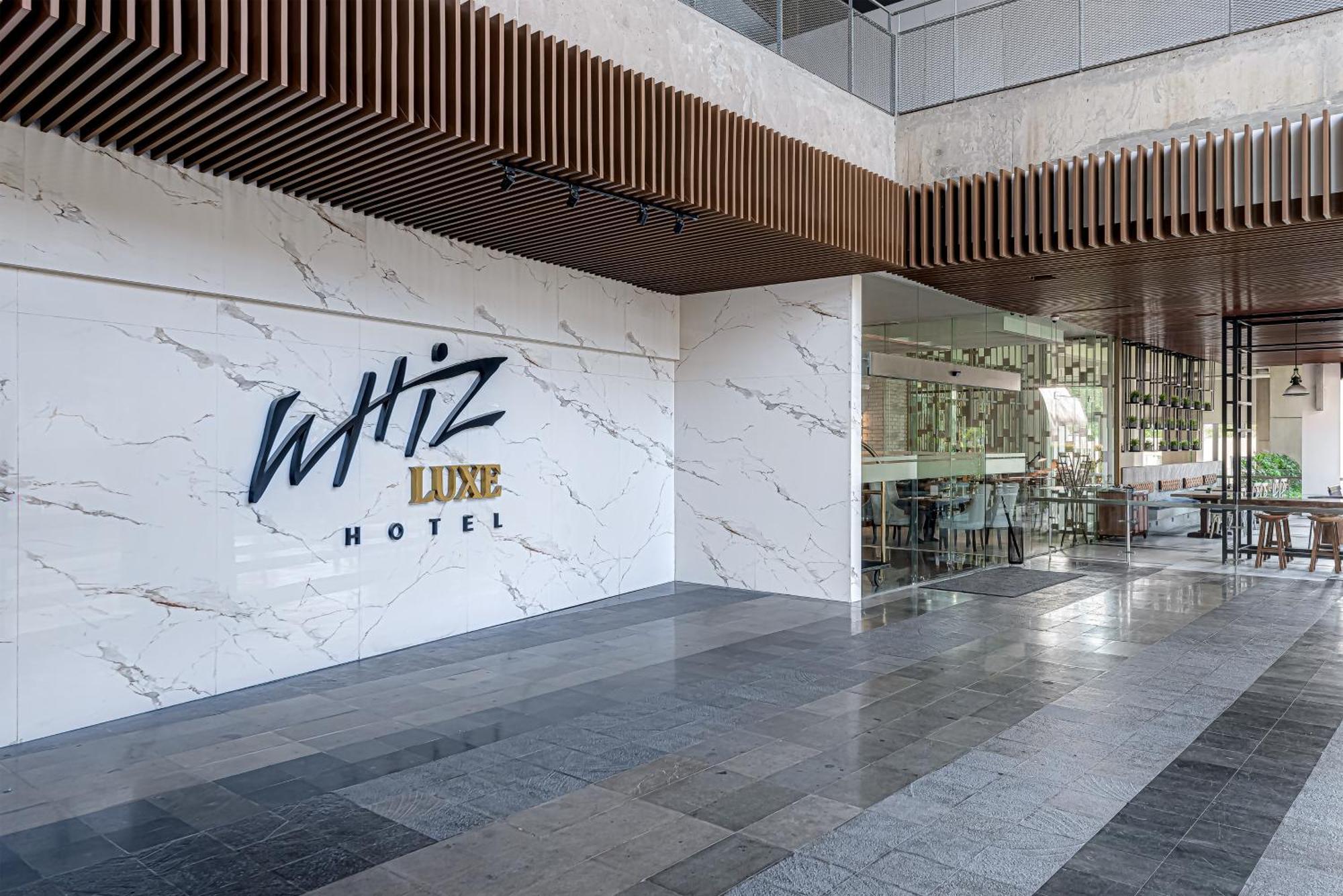 Whiz Luxe Hotel Spazio Surabaya Dış mekan fotoğraf