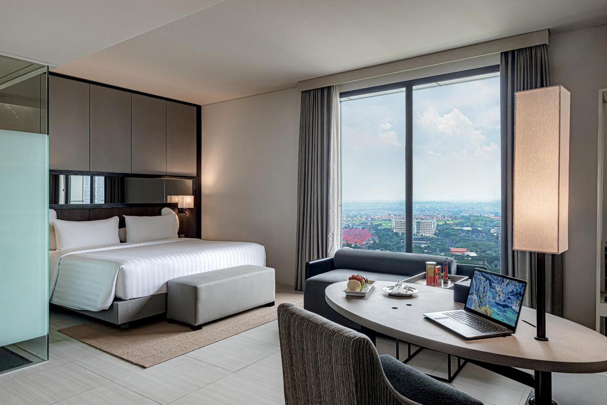 Whiz Luxe Hotel Spazio Surabaya Dış mekan fotoğraf