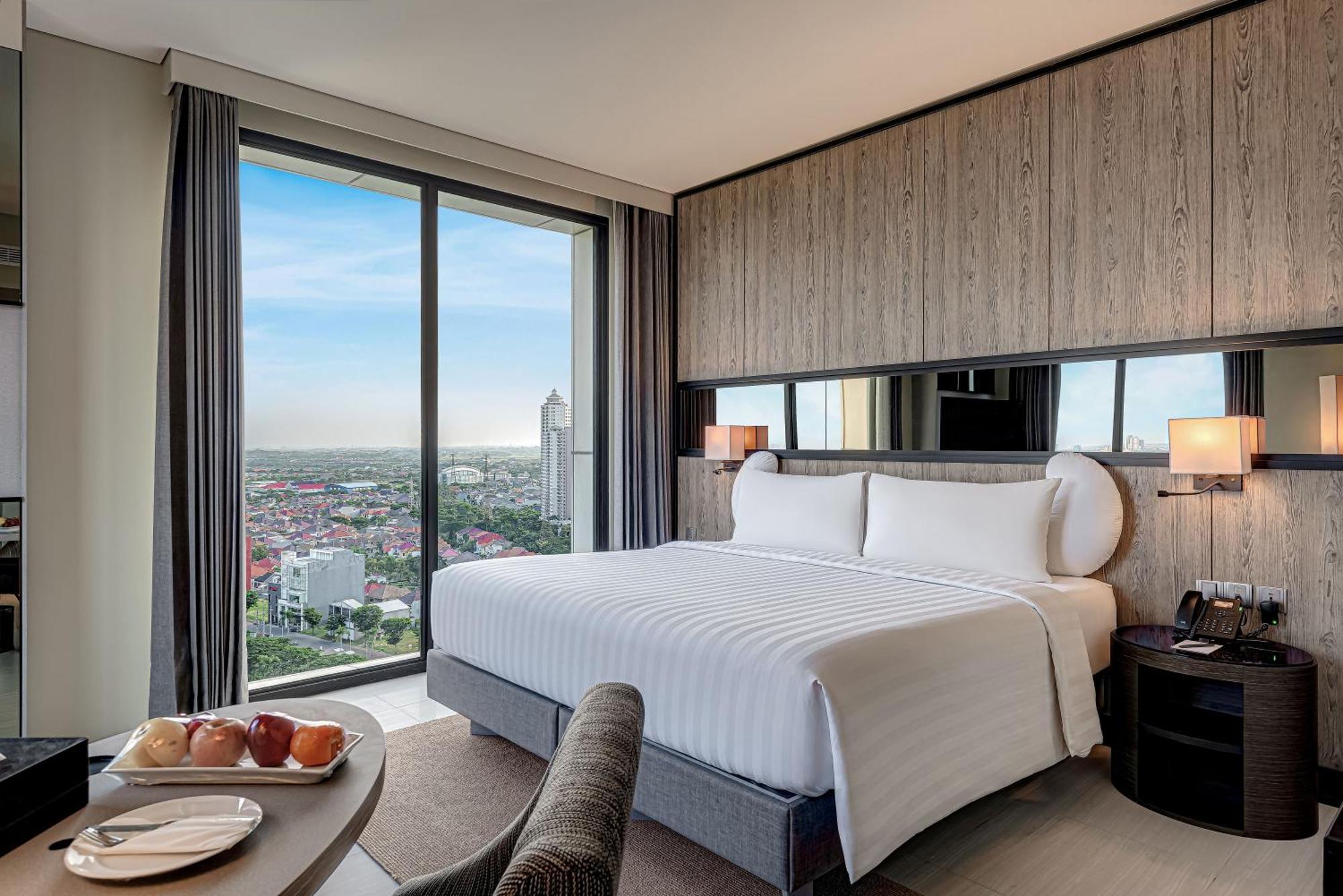 Whiz Luxe Hotel Spazio Surabaya Dış mekan fotoğraf